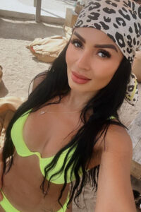 Slim Black hair Escort Munich