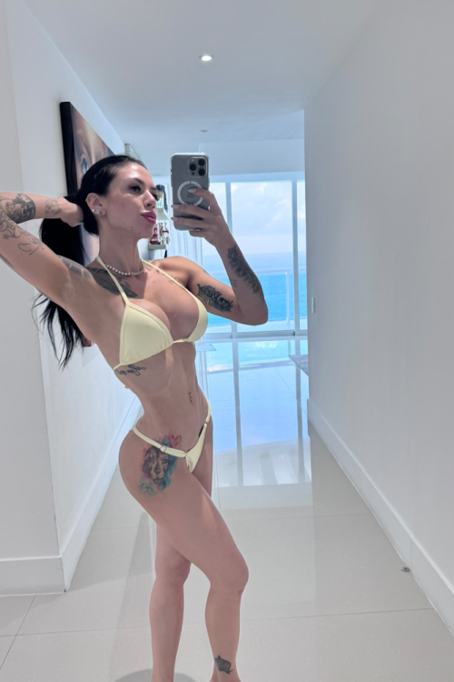 Sexy Fit Callgirl